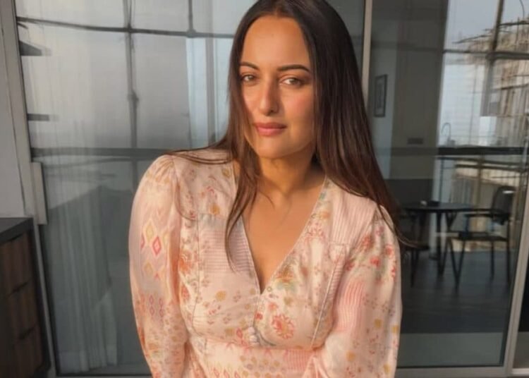 Bollywood Latest News Live: सोनाक्षी सिन्हा की प्रेग्नेंसी की अटकलों पर मां पूनम का आया बयान, 1000 करोड़ी क्लब में ‘धुरंधर 2’ की एंट्री