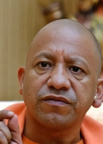 UP में नई न्यूनतम मजदूरी की दरें लागू, राज्यपाल ने लगाई मुहर, जानिए आपके जिले में कितना मिलेगा अब?