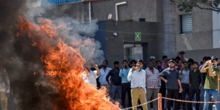 नोएडा में किसने भड़काई आग? खुलने लगी पोल, अबतक 300 गिरफ्तार, जानें 10 लेटेस्ट अपडेट