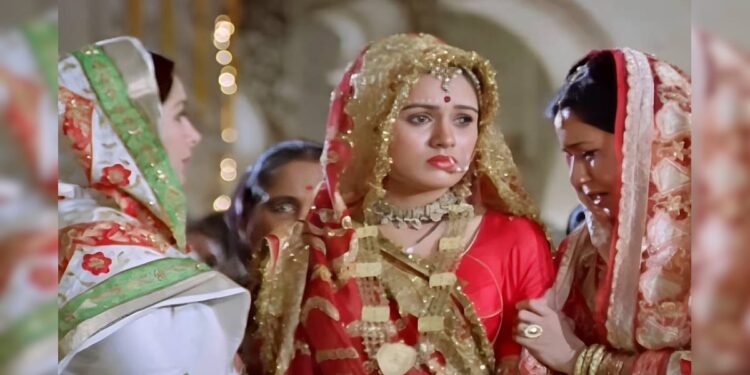 पद्मिनी कोल्हापुरे का ब्लॉकबस्टर गाना, आशिक से दूर भागती जा रही थी हसीना, फिर भी हो गई थी प्यार में गिरफ्तार