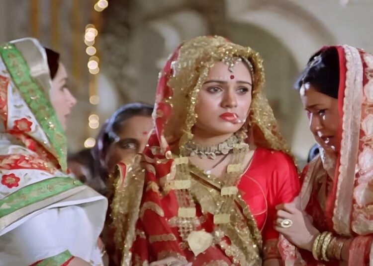 पद्मिनी कोल्हापुरे का ब्लॉकबस्टर गाना, आशिक से दूर भागती जा रही थी हसीना, फिर भी हो गई थी प्यार में गिरफ्तार