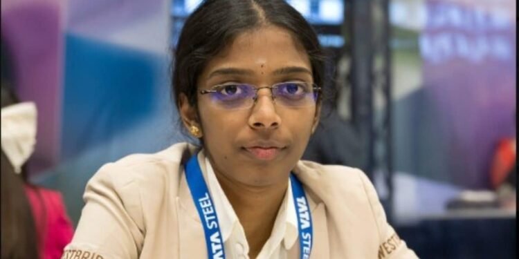 आर वैशाली ने रचा इतिहास… FIDE कैडिंडेट्स जीतने वाली पहली भारतीय महिला बनीं
