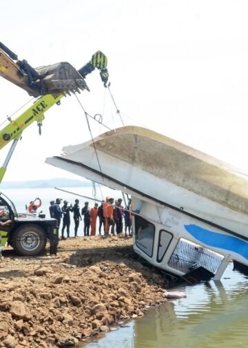 Jabalpur Cruise boat tragedy, Pilot n 2 others sacked, boat club manager suspended MP में क्रूज बोट हादसा मामले में कार्रवाई, 5 लोगों पर हुआ ऐक्शन; जान बचाने वालों के लिए इनाम की घोषणा, Madhya-pradesh Hindi News
