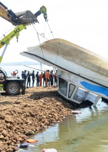 Jabalpur Cruise Pilot Claim People not worn life jackets because they were dancing डांस करने के चक्कर में नहीं पहनी लाइफ जैकेट; जबलपुर क्रूज के पायलट का क्या दावा, Madhya-pradesh Hindi News