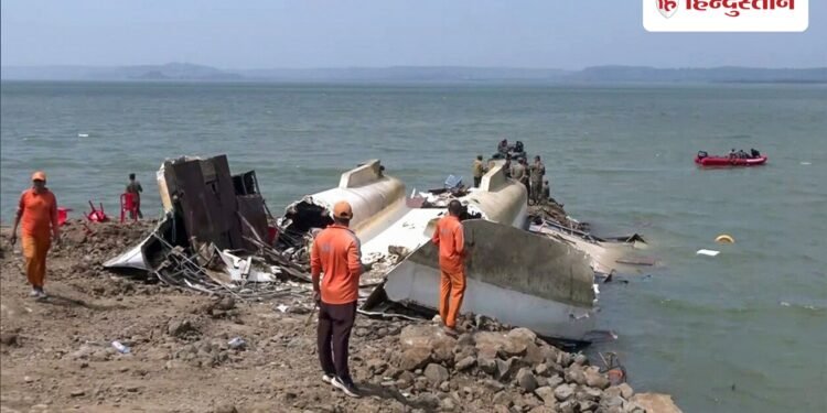 Jabalpur Cruise Tragedy Two More Bodies Recovered Death Toll Rises to 13 जबलपुर क्रूज हादसे में 2 और लाशें बरामद, अब तक 13 की मौत; आज भी चलेगा सर्चिंग अभियान, Madhya-pradesh Hindi News