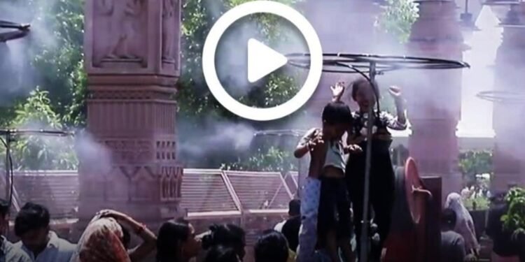 महाकाल मंदिर में लगा फोगिंग सिस्टम, श्रद्धालुओं को राहत