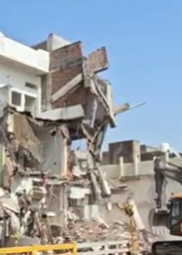 Bulldozer roars again in Muslim dominated area of Ujjain, 5 BUilding Demolished उज्जैन में महाकाल मार्ग पर मुस्लिम इलाके में फिर गरजा बुलडोजर, 5 बहुमंजिल इमारतों को गिराया गया; सामने आई यह वजह, Madhya-pradesh Hindi News