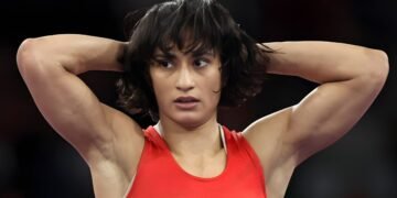 रेसलिंग फेडरेशन ऑफ इंडिया के खिलाफ कोर्ट का दरवाजा खटखटा सकती हैं विनेश फोगाट, कारण बताओ नोटिस का मजबूती से देंगी जवाब