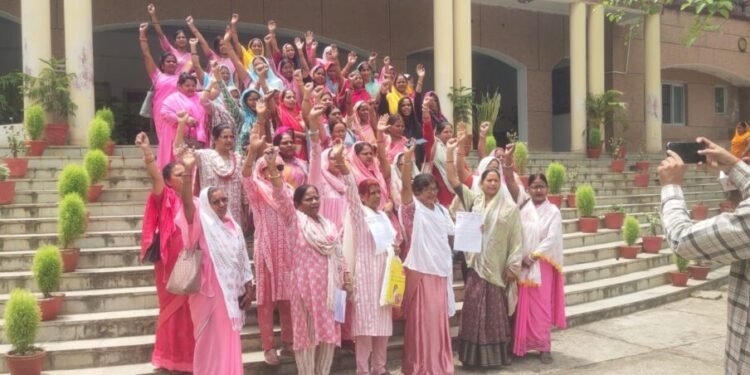 आंगनबाड़ी कार्यकत्रियों का प्रदर्शन मांगों को लेकर सरकार के खिलाफ खोला मोर्चा।
