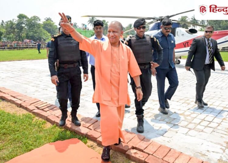 UP Deoria CM Yogi Adityanath visit many organization worker SP Leader Awanish Yadav House Arrest युद्ध से तारकोल की कमी, किसी कीमत पर नहीं रूकने देंगे प्रदेश का विकास: योगी, Uttar-pradesh Hindi News