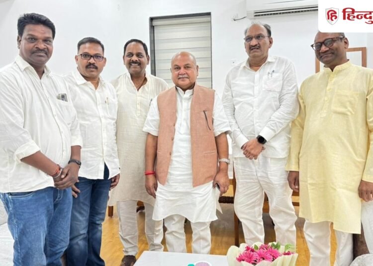 Five Congress MLAs met Madhya Pradesh Assembly Speaker Narendra Singh Tomar. कमलनाथ के गढ़ में क्या खिचड़ी पक रही? कहीं कोई… नरेंद्र सिंह तोमर से मिले 5 कांग्रेस विधायक, Madhya-pradesh Hindi News