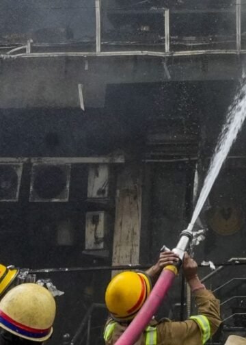 तार से कूदे..हड्डियां टूटीं.. फिर भी क्यों नहीं बच पाए 15 लोग..अग्निकांड की शॉकिंग तस्वीरें
