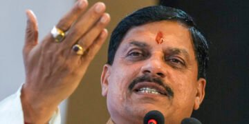 mp cm mohan yadav says jitu patwari tapori lal and dhaporshankh हां हम हैं अभिनंदन लाल; तुम टपोरी लाल, ढपोरशंख, जीतू पटवारी पर यूं बरसे मोहन यादव- VIDEO, Madhya-pradesh Hindi News