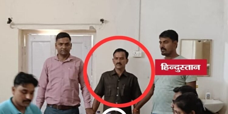 शहडोल के ब्योहारी तहसील कार्यालय में सहायक खंड लेखापाल 75 हजार रुपये रिश्वत लेते रंगे हाथ गिरफ्तार