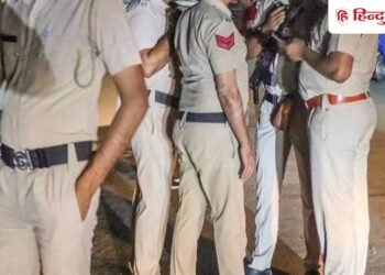 De Dana Dan at MP Police Station, Constable Beats Up Head Constable due to this reason MP के थाने में पुलिसवालों के बीच ‘दे दना दन’; सिपाही ने हवलदार को पीटा, सामने आई यह वजह, Madhya-pradesh Hindi News