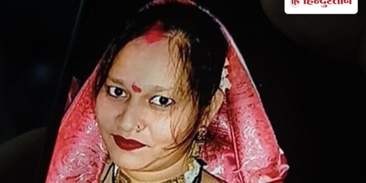 Mother killed in celebratory firing during her son birth ceremony family hides body in freezer gwalior crime MP : बेटे की छठी पर हर्ष फायरिंग में मां की मौत, परिवार ने फ्रीजर में छुपाई लाश; पति-देवर फरार, Madhya-pradesh Hindi News