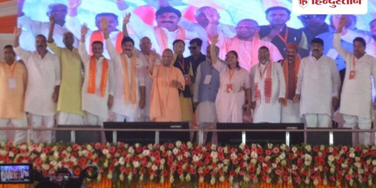 will not let war impact UP development CM Yogi gifts Deoria 655 crore युद्ध का असर यूपी के विकास पर नहीं पड़ने देंगे; CM योगी की देवरिया को 655 करोड़ की सौगात, Uttar-pradesh Hindi News