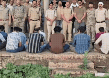 जुए के अड्डे पर पुलिस की ‘सरप्राइज रेड’, पकड़े गए डेढ़ दर्जन जुआरी