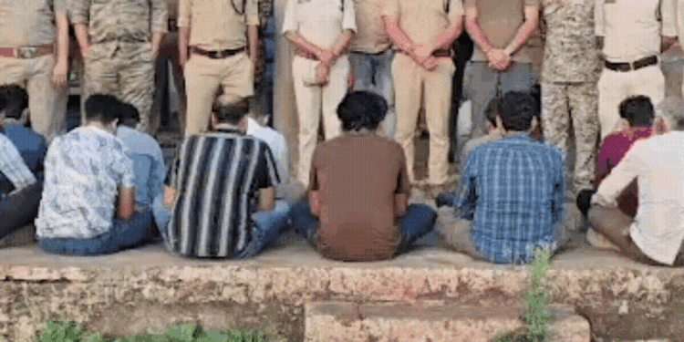 जुए के अड्डे पर पुलिस की ‘सरप्राइज रेड’, पकड़े गए डेढ़ दर्जन जुआरी