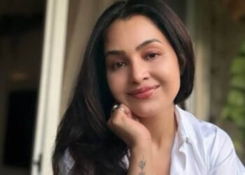 भीड़ में भी क्यों अकेले हैं लोग? टीवी स्टार शुभांगी अत्रे ने बताई वजह, सोशल मीडिया के ‘दिखावे’ की खोली पोल