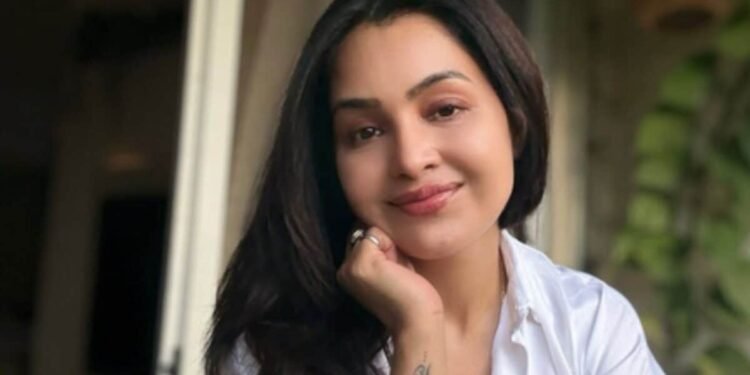 भीड़ में भी क्यों अकेले हैं लोग? टीवी स्टार शुभांगी अत्रे ने बताई वजह, सोशल मीडिया के ‘दिखावे’ की खोली पोल