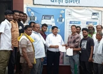 बैतूल के रातामाटी में ट्रांसफॉर्मर जला, 15 दिन से बिजली गुल; ग्रामीणों ने दी चक्काजाम की चेतावनी, मध्य प्रदेश वीडियो न्यूज