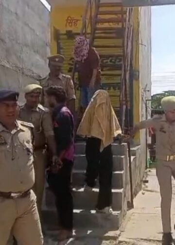 स्पा सेंटरों पर पुलिस की रेड से मचा हड़कंप, दर्जन भर युवतियां व युवक हिरासत में, Uttar-pradesh Hindi News