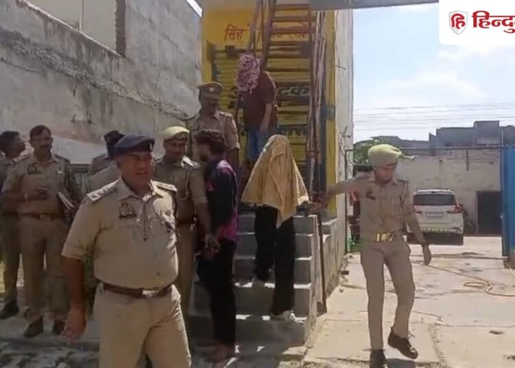 स्पा सेंटरों पर पुलिस की रेड से मचा हड़कंप, दर्जन भर युवतियां व युवक हिरासत में, Uttar-pradesh Hindi News