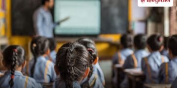 धनबाद: छात्रों को मारा-पीटा, अपशब्द कहे, टॉयलेट साफ कराया; परिजनों ने मचाया हंगामा, Jharkhand Hindi News