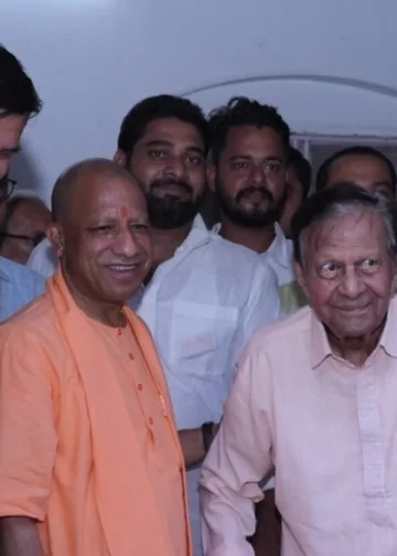 कौन हैं श्रीप्रकाश मणि त्रिपाठी जिनके घर अचानक पहुंचे योगी, विधानसभा चुनाव के समीकरण की क्यों चर्चा?, Uttar-pradesh Hindi News