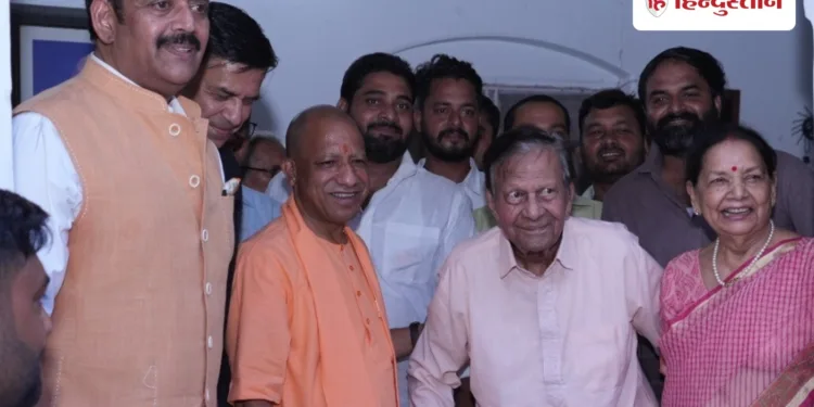 कौन हैं श्रीप्रकाश मणि त्रिपाठी जिनके घर अचानक पहुंचे योगी, विधानसभा चुनाव के समीकरण की क्यों चर्चा?, Uttar-pradesh Hindi News