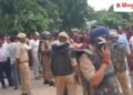 आंबेडकर मूर्ति हटाने पर बवाल, पथराव के बाद पुलिस का बल प्रयोग, डीएम-एसपी भी पहुंचे, Uttar-pradesh Hindi News