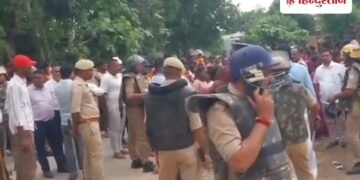 आंबेडकर मूर्ति हटाने पर बवाल, पथराव के बाद पुलिस का बल प्रयोग, डीएम-एसपी भी पहुंचे, Uttar-pradesh Hindi News