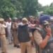 आंबेडकर मूर्ति हटाने पर बवाल, पथराव के बाद पुलिस का बल प्रयोग, डीएम-एसपी भी पहुंचे, Uttar-pradesh Hindi News
