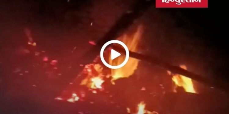 बैतूल के मुलताई में दो जगह भीषण आग, मकान जलकर राख और एक पशु की झुलसकर मौत, मध्य प्रदेश वीडियो न्यूज