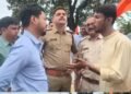 मंडला अंजनिया: जर्जर भवन में पढ़ाई से नाराज छात्रों का NH-30 पर चक्काजाम, 15 अगस्त तक नया भवन सौंपने का आश्वासन, मध्य प्रदेश वीडियो न्यूज