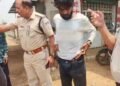 सिंगरौली के शासन गांव में अवैध शराब बिक्री के विरोध पर युवक से मारपीट, शराब दुकान के बाहर ग्रामीणों का प्रदर्शन, मध्य प्रदेश वीडियो न्यूज