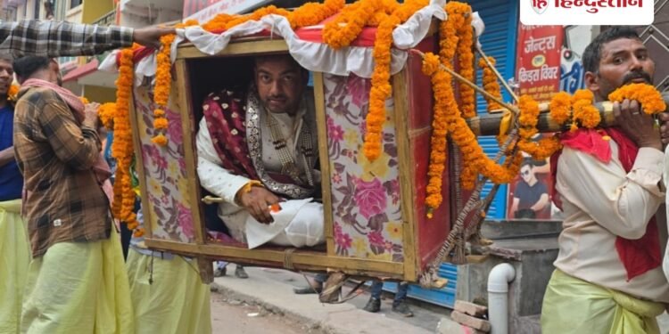दुल्हन लाने डोली में निकले दूल्हे राजा, बैलगाड़ी से चले बाराती; यूपी में अनोखी बारात, Uttar-pradesh Hindi News