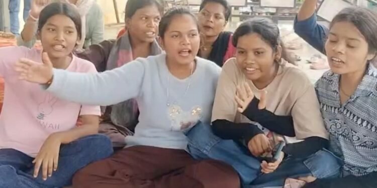 बैतूल में जयस आदिवासी युवा शक्ति का अनिश्चितकालीन आंदोलन, धर्मेन्द्र प्रधान के इस्तीफे की मांग, भूख हड़ताल शुरू, मध्य प्रदेश वीडियो न्यूज