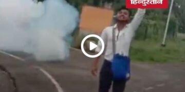 बालाघाट में NEET पेपर लीक के विरोध में युवक का प्रदर्शन, कलेक्ट्रेट में सुतली बम फोड़ने का वीडियो वायरल, मध्य प्रदेश वीडियो न्यूज