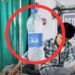 डिंडौरी जिला अस्पताल में इलाज के दौरान पानी की बोतल के इस्तेमाल का वीडियो वायरल, जांच के आदेश, मध्य प्रदेश वीडियो न्यूज