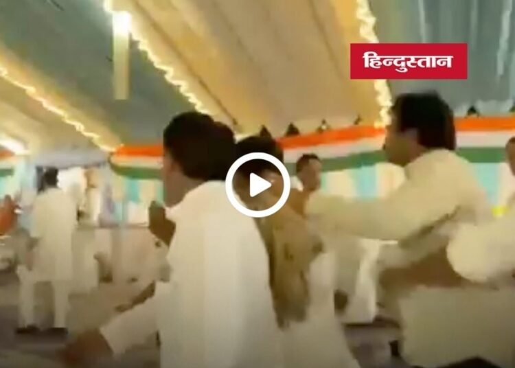 बैतूल कांग्रेस की बैठक में हंगामा, धक्का-मुक्की और गाली-गलौज का वीडियो वायरल, गुटबाजी पर उठे सवाल, मध्य प्रदेश वीडियो न्यूज