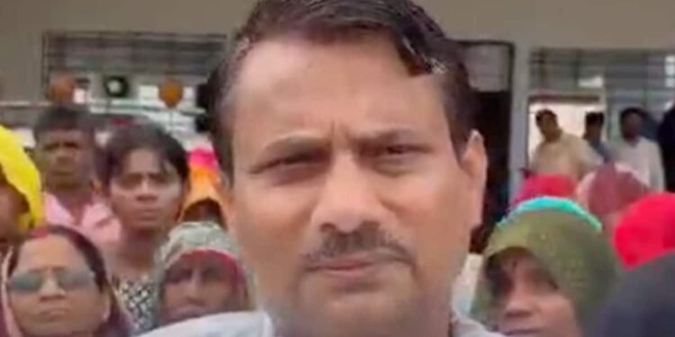 मैहर: सीमेंट कंपनियों के CSR फंड पर उठे सवाल, बरहिया में डंपिंग ग्राउंड के विरोध में ग्रामीणों का प्रदर्शन, मध्य प्रदेश वीडियो न्यूज