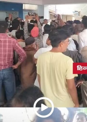 मुरैना में बिजली लाइन सुधारते आउटसोर्स कर्मचारी की करंट से मौत, शव रखकर परिजनों का प्रदर्शन, मध्य प्रदेश वीडियो न्यूज