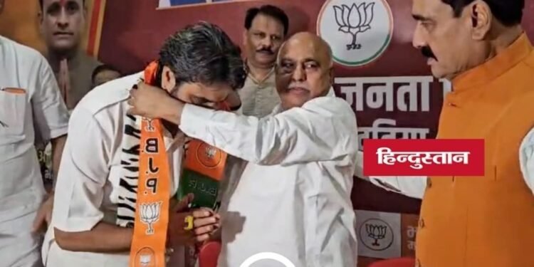 Datia News: उपचुनाव से पहले कांग्रेस-शिवसेना के वरिष्ठ नेताओं ने थामा भाजपा का दामन, पार्टी को मिली बड़ी बढ़त, मध्य प्रदेश वीडियो न्यूज