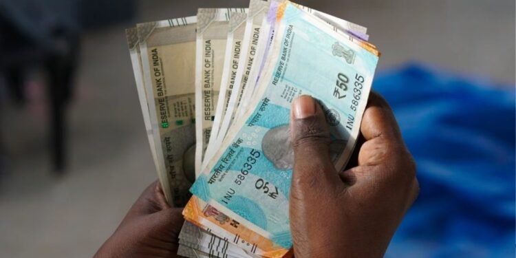 रीवा बिजली विभाग: घरेलू मीटर निकाल चोरी का झूठा केस बनाने की धमकी, 50 हजार रिश्वत मांगने पर JE समेत दो पर लोकायुक्त FIR, मध्य प्रदेश वीडियो न्यूज