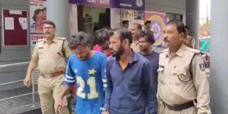 नरसिंहपुर के सिंगोरिया जैन मंदिर चोरी का खुलासा, Google Lens से मूर्तियों की कीमत जांचने वाले 4 आरोपी गिरफ्तार, मध्य प्रदेश वीडियो न्यूज