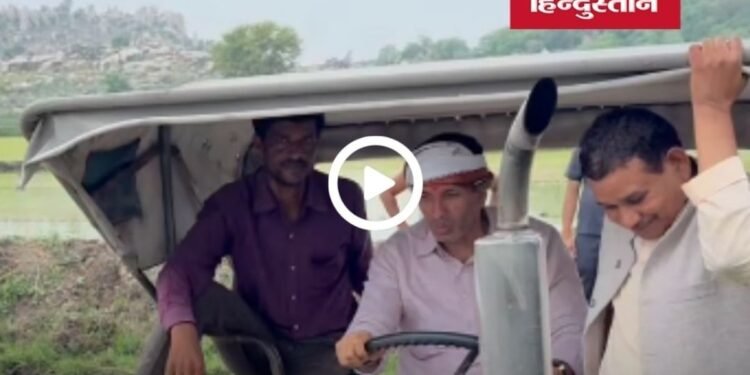 दतिया उपचुनाव के बीच खेत में उतरे जीतू पटवारी, ट्रैक्टर चलाकर धान रोपाई की तैयारी में जुटे, मध्य प्रदेश वीडियो न्यूज