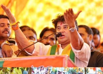 दतिया: ज्योतिरादित्य सिंधिया ने मां पीतांबरा के दर्शन कर बड़ौनी में भाजपा प्रत्याशी आशुतोष तिवारी के लिए मांगा वोट, मध्य प्रदेश वीडियो न्यूज