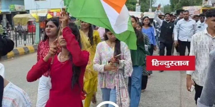Khargone News: सोनम वांगचुक के समर्थन में हजारों छात्रों की रैली, पेपर लीक के खिलाफ प्रदर्शन, मध्य प्रदेश वीडियो न्यूज